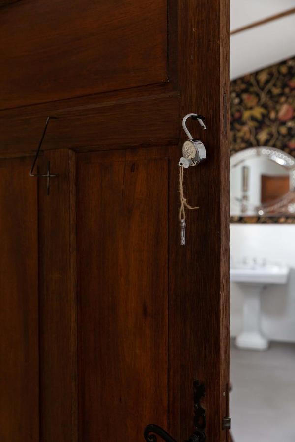 Hotel La Perroya Visan Esterno foto